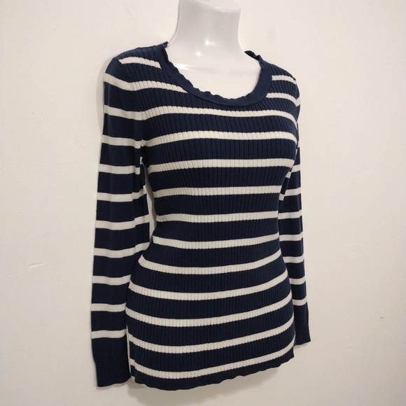 Gap - Striped Sweater - Picture 5 of 11
